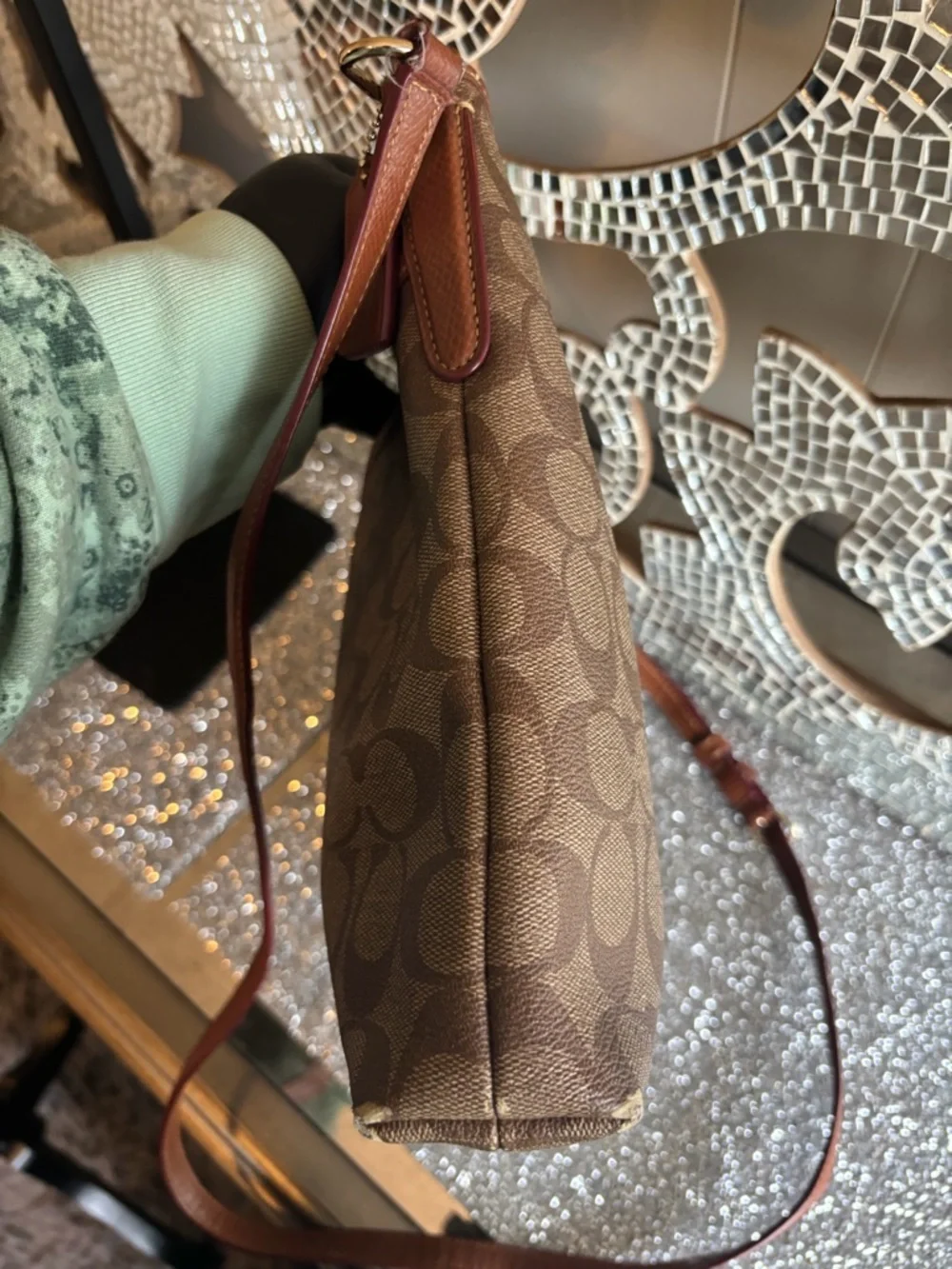 💕Coach Signature Canvas Crossbody Bag in Brown‎